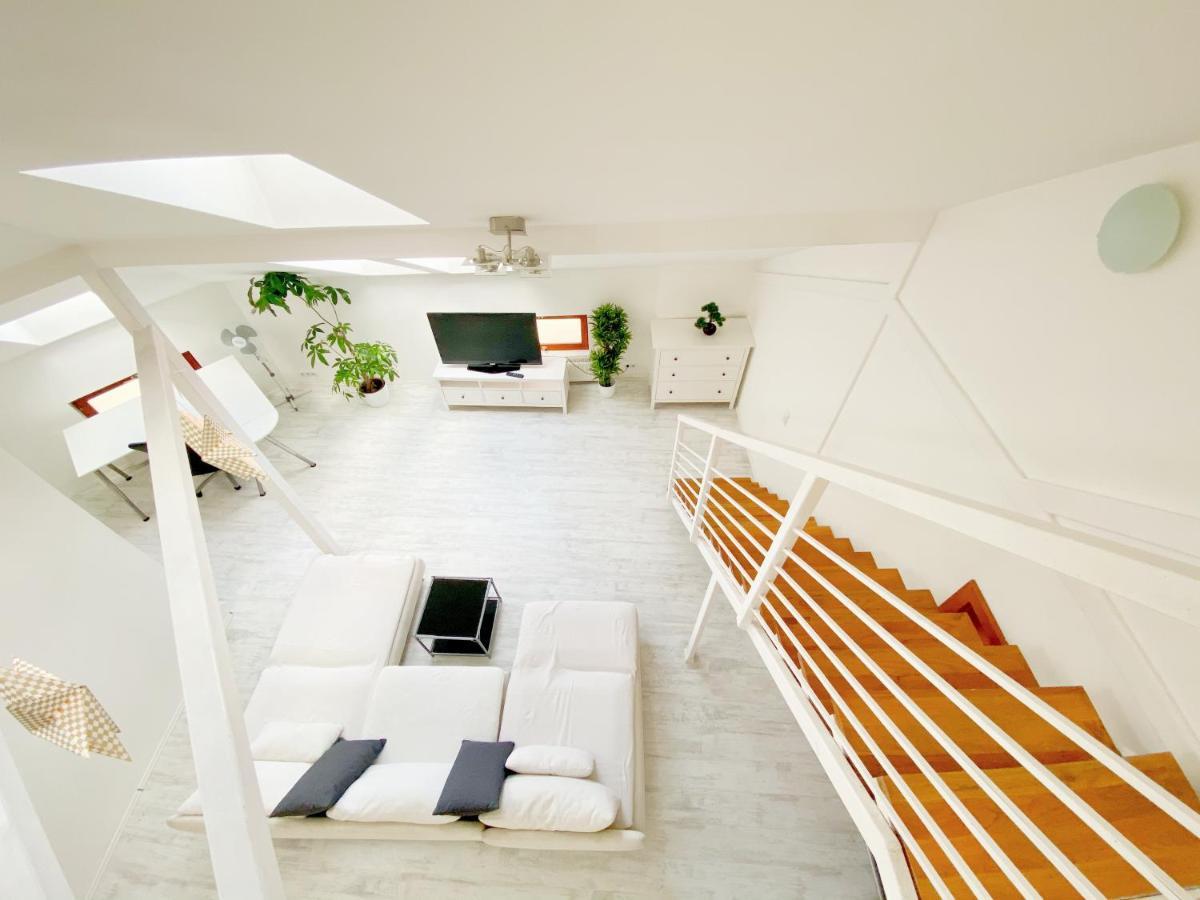 Loft With Rooftop And Free Parking In Garage Будапеща Екстериор снимка