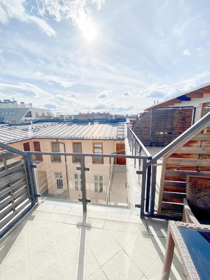 Loft With Rooftop And Free Parking In Garage Будапеща Екстериор снимка