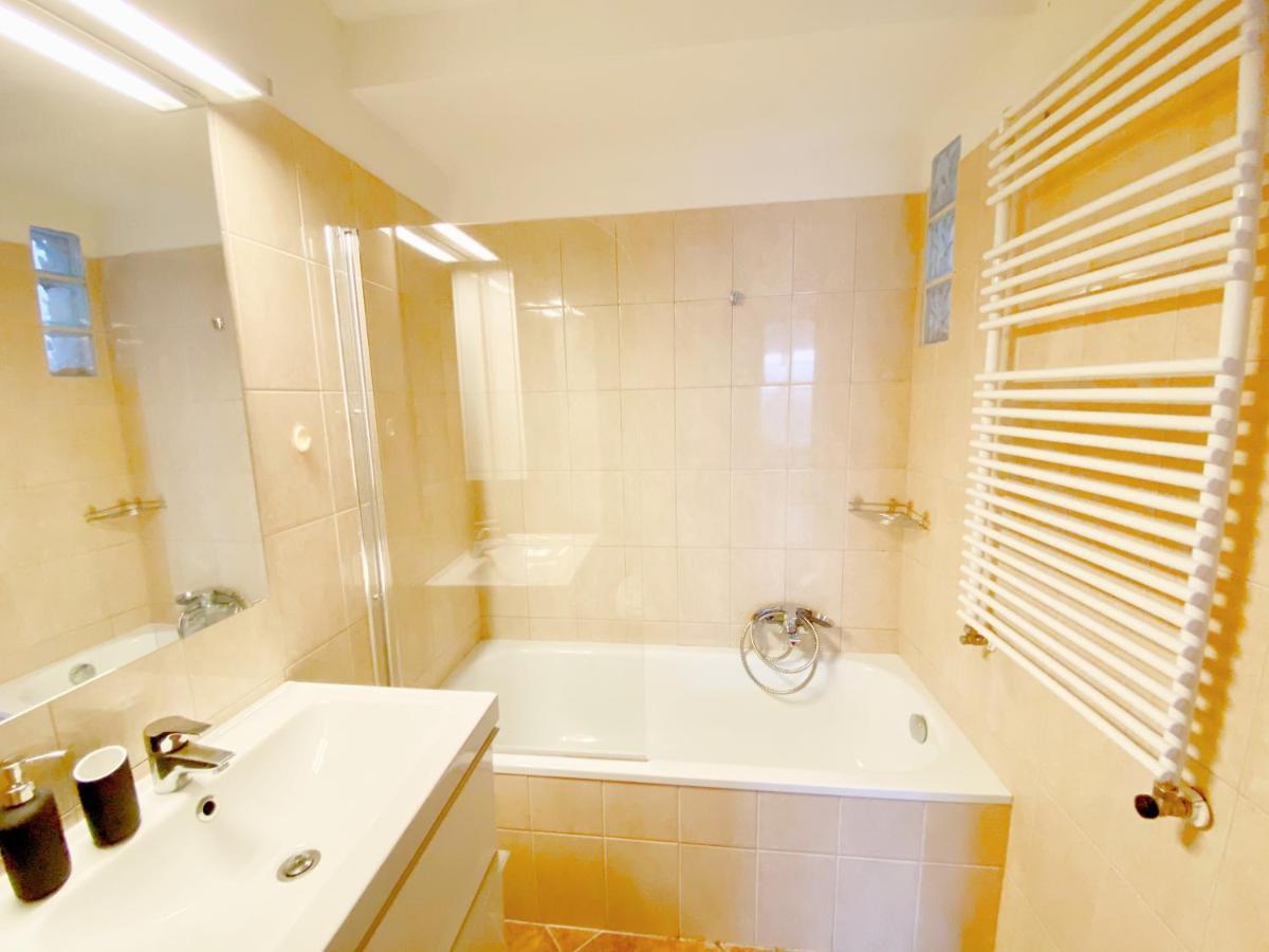 Loft With Rooftop And Free Parking In Garage Будапеща Екстериор снимка